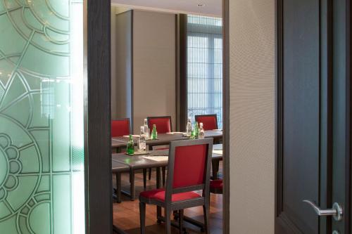 Бизнес център, Chateau Frontenac Hotel in 8th - Champs Elysees