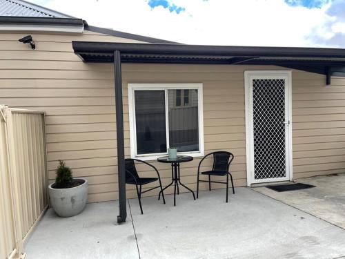 Bright, Cosy Cottage Central To Town - CBD, Orange (photo 9)