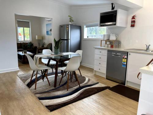 Bright, Cosy Cottage near CBD- Free wifi, Netflix and Disney Plus