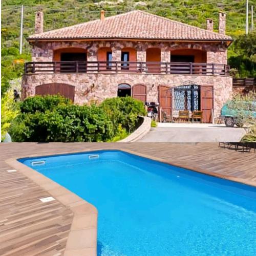 Villa Luna e' Pedra - Suite in Villa con Vista sulla Baia di Alghero e Piscina, 2 o 3 camere private BnB Surigheddu