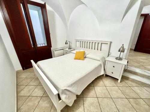 1 queen bed, 1 sofa bed