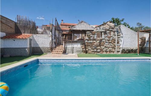 Beautiful home in Fuente La Lancha with Outdoor swimming pool, WiFi and 7 Bedrooms