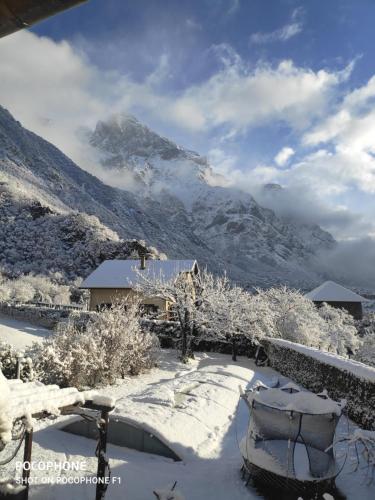 Grande maison avec piscine au cœur des Alpes gîte à louer Saint-Pancrace