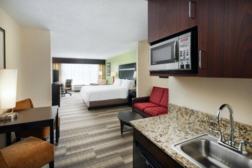 Holiday Inn Express & Suites I-26 & Us 29 At Westgate Mall, an IHG Hotel