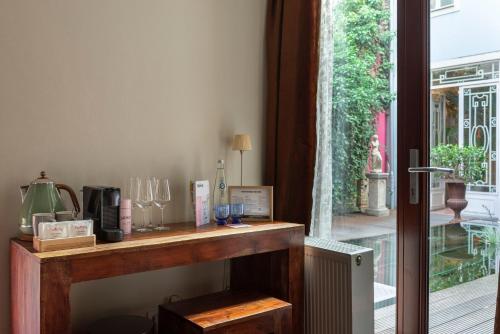 Medium Room image 5