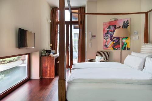 Medium Room room in Numa Berlin Belfort