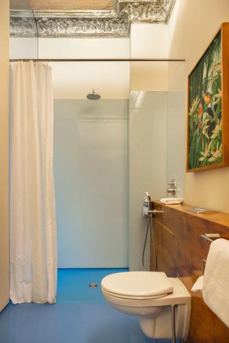 Large Studio with Kitchenette and Balcony image 8