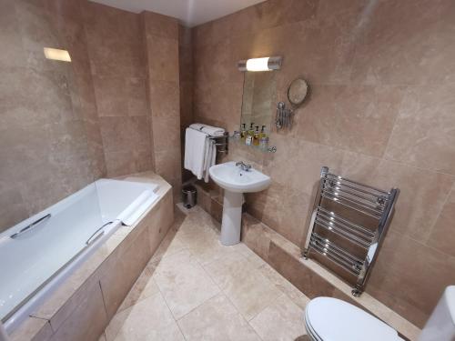 Superior King Room image 8