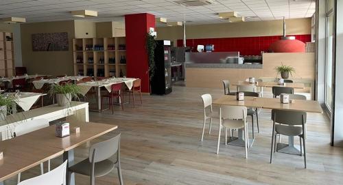 مطعم, TERRAZZA Rooms in ضواحي ديزينزانو ديل جيردا