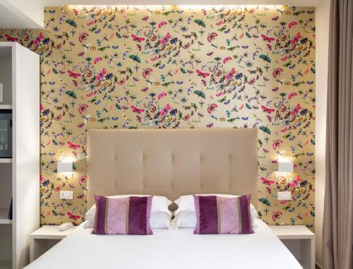 L'Hotel - image 6