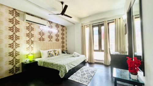 BluO Classic Studio - Green Park Hauz Khas Village