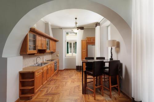 LISTONS Central Suites