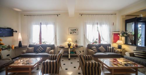 Albergo Suisse Bellevue - image 25