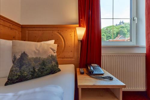 Comfort Single Room with Castle View image 2