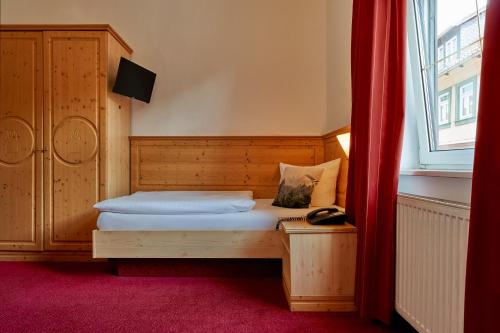 Comfort Single Room with Castle View image 3