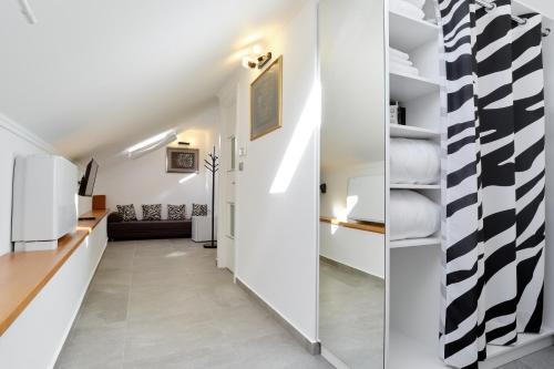 Standard Double Room image 8