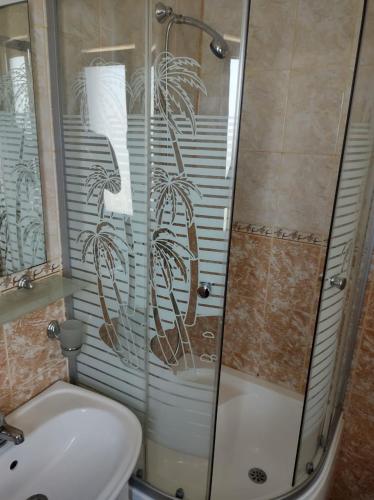 Double Room with Balcony image 5