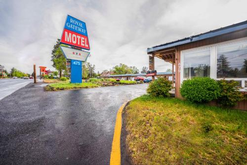 Royal Gateway Motel by OYO