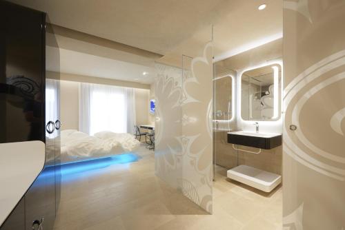 Executive Suite image 1