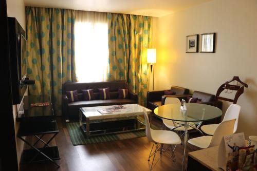 Deluxe Suite image 5
