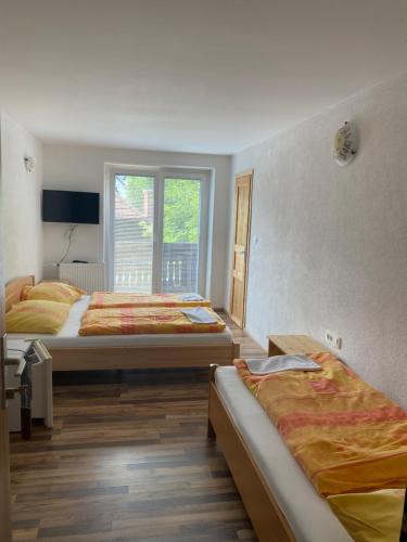 尼卡青年旅舍 (Youth Hostel Nika) in 克朗傑斯卡哥拉