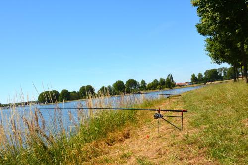 Luxurious waterfront villa surrounded by nature for 4 people 6 gîte à louer Rouillon