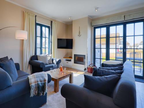 Reetland am Meer - Luxus Reetdachvilla mit 3 Schlafzimmern, Sauna und Kamin F18 in Dranske, Deutschland