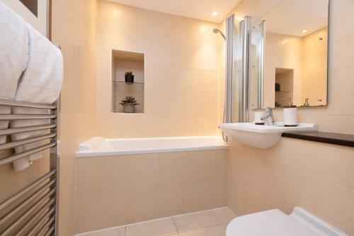 JOIVY Luxury Flat near Edinburgh Castle, Edinburgh (photo 5)