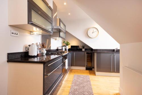 JOIVY Luxury Flat near Edinburgh Castle, Edinburgh (photo 3)