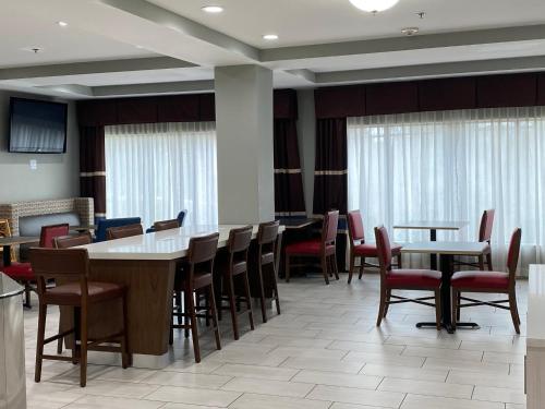 Holiday Inn Express & Suites Hope Mills-Fayetteville Arpt by IHG - 식음료(F&B)