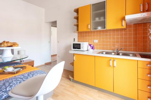 Apartments Dobrila - image 13