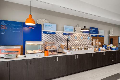 Holiday Inn Express & Suites Graham an IHG Hotel - image 9