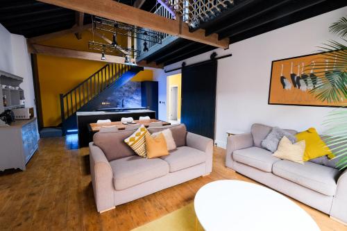 Picture of The Eden Warehouse - Gold Apartment, Sleeps 5