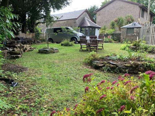 Yewtree Cottage - 'The Art House' and Garden