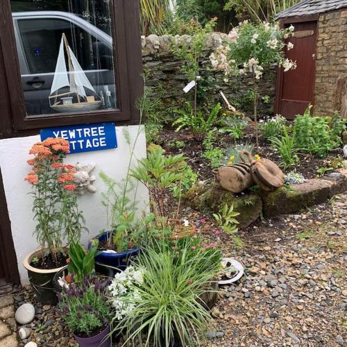 Yewtree Cottage - 'The Art House' and Garden