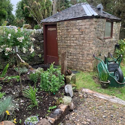 Yewtree Cottage - 'The Art House' and Garden