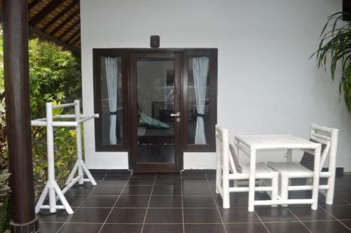 Black & White Cottages – Gili Trawangan, ID