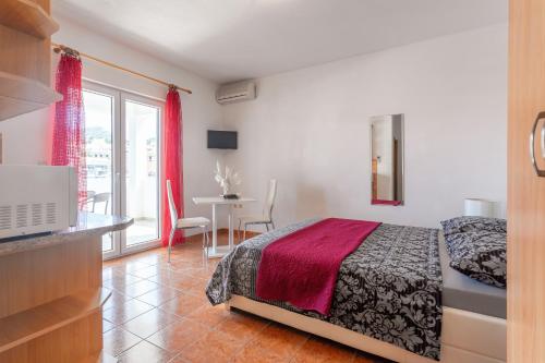 Apartments Dobrila - image 2