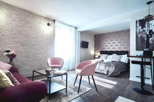 ChicLife - SHENKIN Sarona, Borgo Santa Caterina & Museums, Bergamo