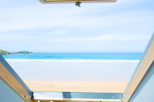 Tolcarne Beach Apartments - image 8