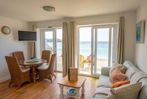 Tolcarne Beach Apartments - image 11