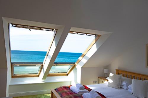 Tolcarne Beach Apartments - image 2