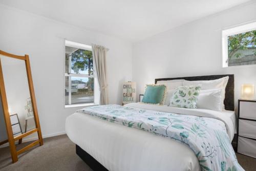 Bright 3-Bedroom Unit - Free WiFi - Parking