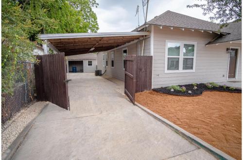 Captivating 4BR 2BA Home Near Awesome Downtown in San Antonio, USA
