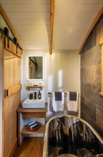 Monkwood Shepherds Hut - Ockeridge Rural Retreats