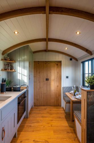 Monkwood Shepherds Hut - Ockeridge Rural Retreats