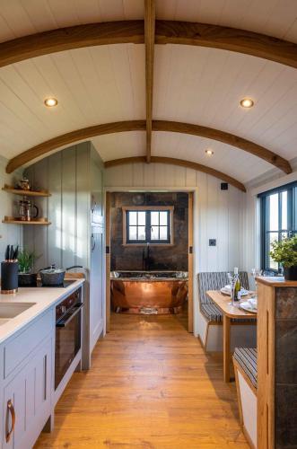 Monkwood Shepherds Hut - Ockeridge Rural Retreats