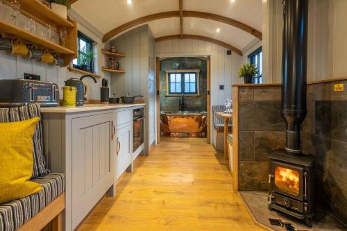 Monkwood Shepherds Hut - Ockeridge Rural Retreats