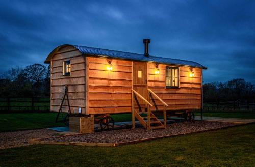 Monkwood Shepherds Hut - Ockeridge Rural Retreats