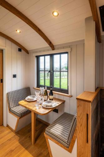 Monkwood Shepherds Hut - Ockeridge Rural Retreats